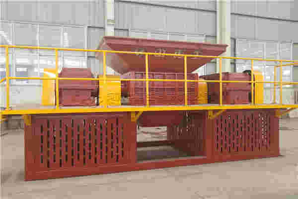 撕碎機(jī)必須要配備輸送機(jī)?