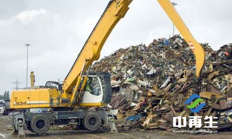 撕碎機(jī)可以使固體廢物重新利用起來(lái)